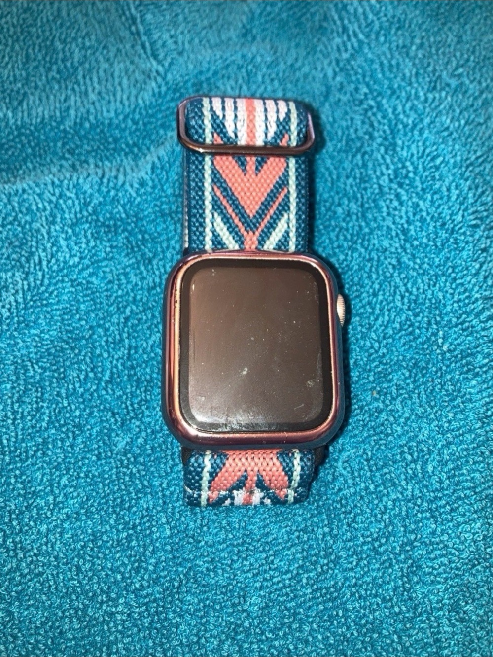 Apple Watch SE 40mm Gold Alu Starlight Sport Band Cel - MKQN3LL/A  Adult Used